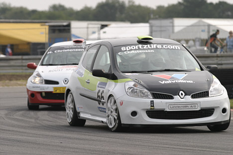 Søndagens to sejrherrer i Renault Clio Cup.